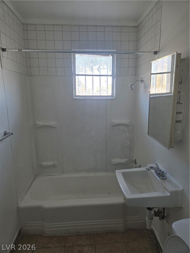 Building Photo - 708 Jackson Ave