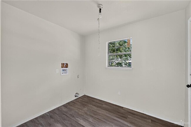 Building Photo - 20 Quince Ave