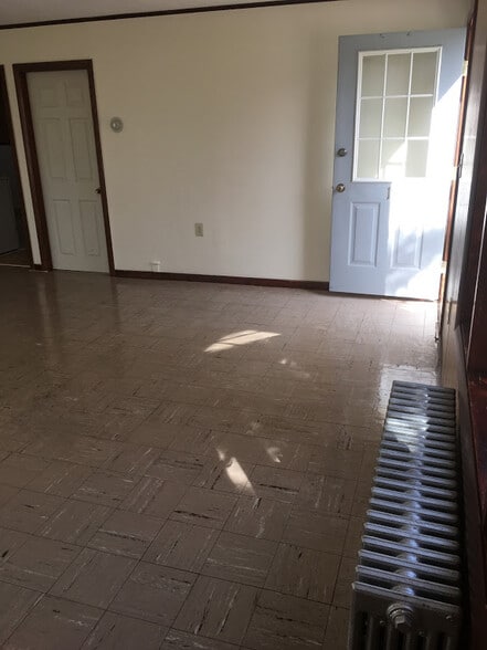 View of living room looking towards main entrance from deck. - 16 Obrien Ave