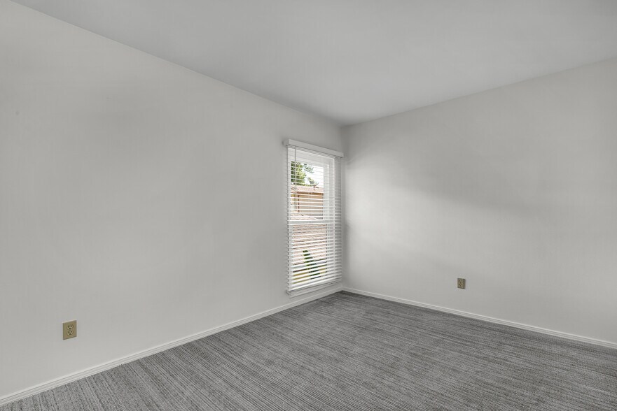 Building Photo - 4076 Tropico Way