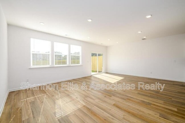 Building Photo - 2559 Adventure Wy