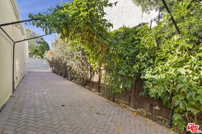 Building Photo - 2128 Camden Ave