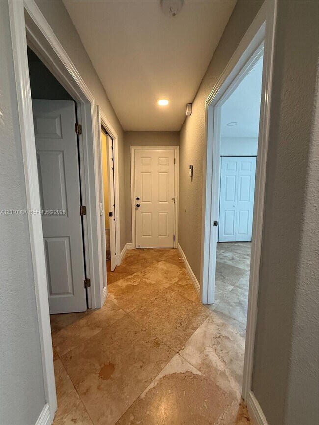 Building Photo - 1070 Capistrano