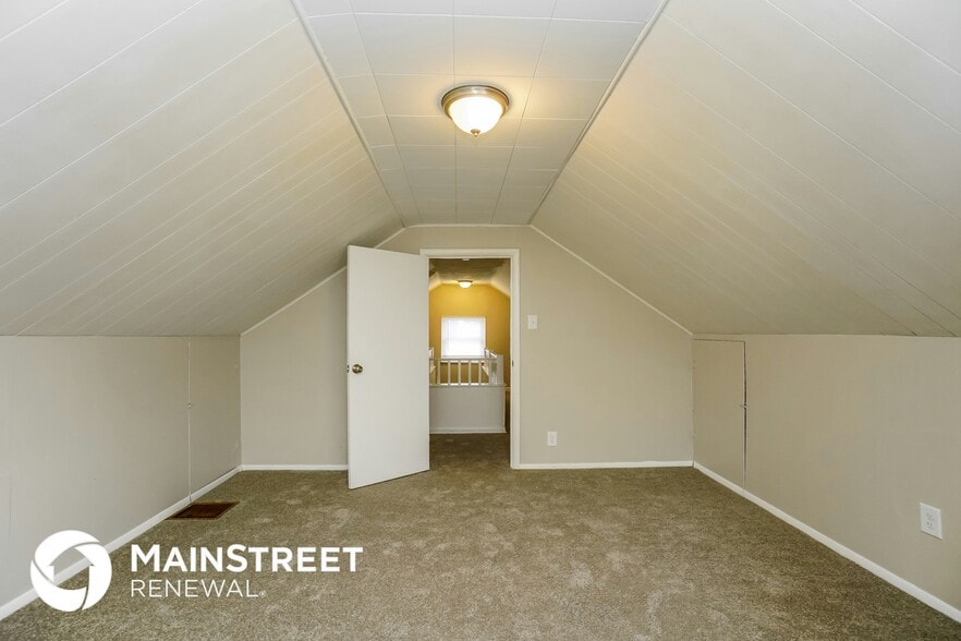 Building Photo - 1646 Oakwood Ave