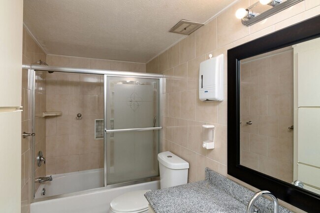 Building Photo - 3121 Park Ln