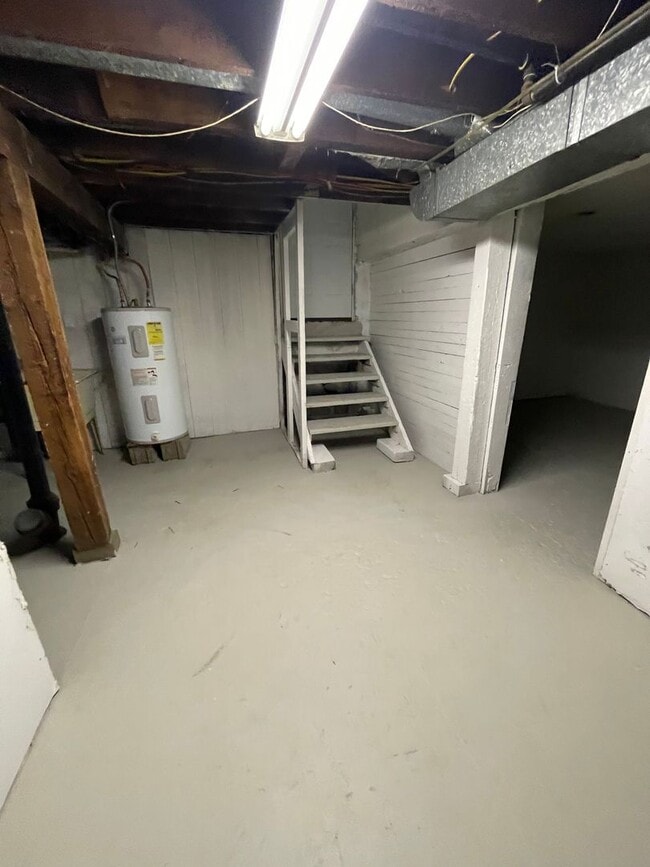 Building Photo - 3 Bedroom 1 Bath Home