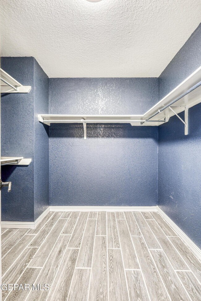 Building Photo - 6821 Pearl Ridge Dr
