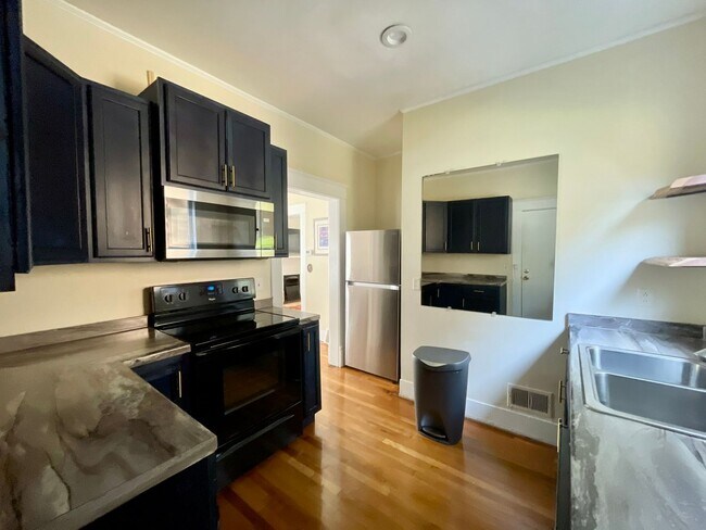 Building Photo - FIVE POINTS