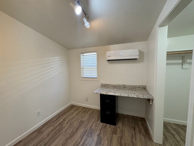 Building Photo - 2 bedroom, 1 bathroom home located in a desirable downtown Sparks  * Lesley Reilly Property *