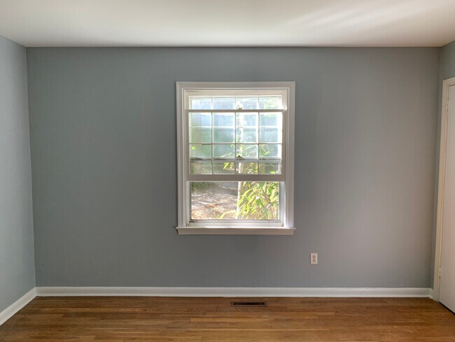 Another bedroom - 5 Cliffholme Rd