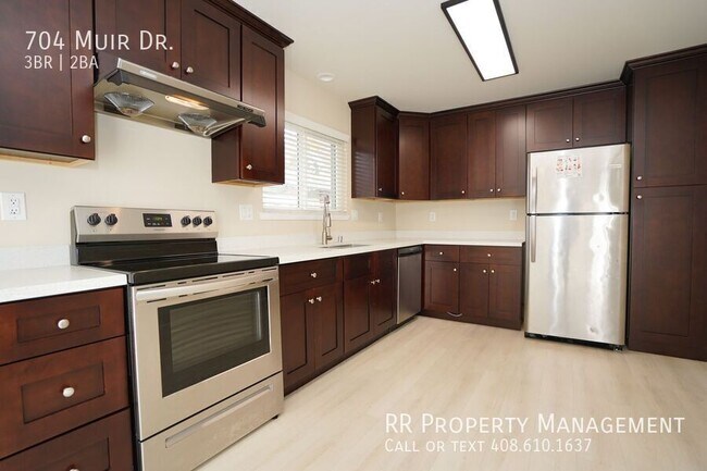 Building Photo - 704 Muir Dr