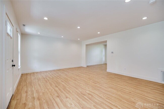 Building Photo - 4249 Pleasant View Ave