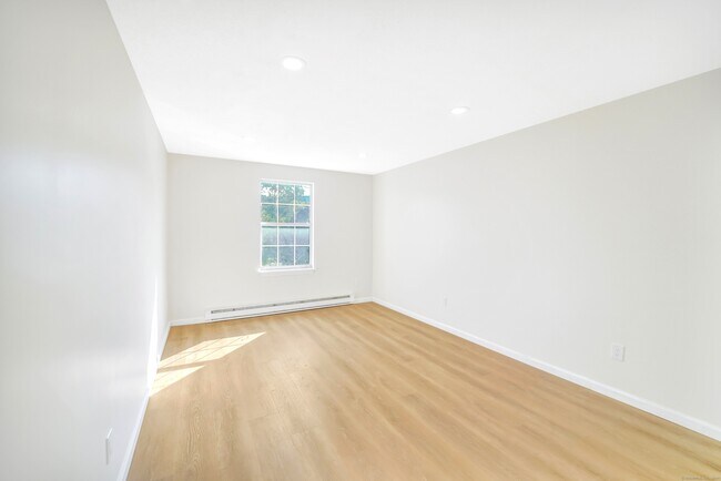 Building Photo - 1744 Thomaston Ave