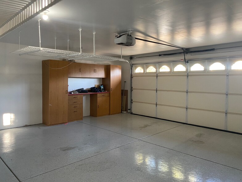 Building Photo - 5028 W Hurston Dr