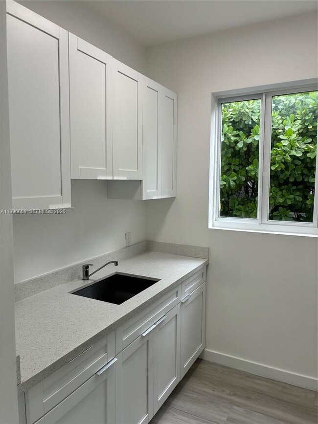 Building Photo - 2352 SW 5th St