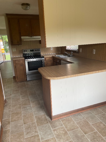 Building Photo - 207 Oak St