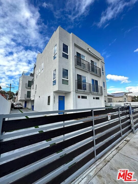 Building Photo - 2627 Somerset Dr