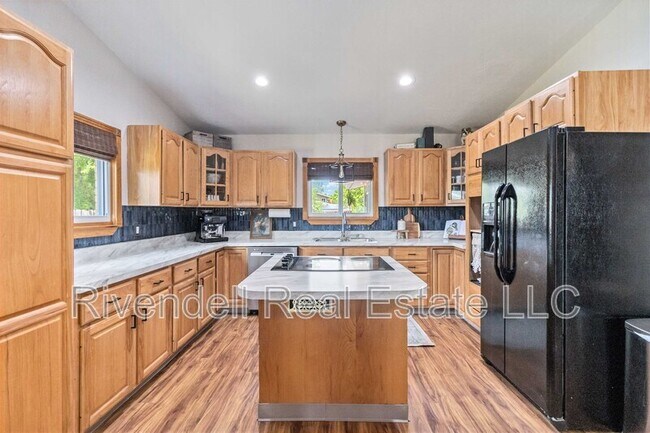 Building Photo - 5766 W Elmhurst Dr