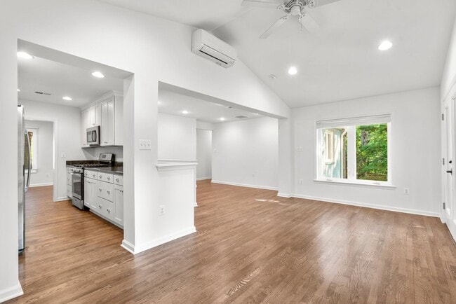 Building Photo - 3BR/4BA - Silver Spring Rambler on Quiet Cul-de-Sac Near Sligo Creek Park