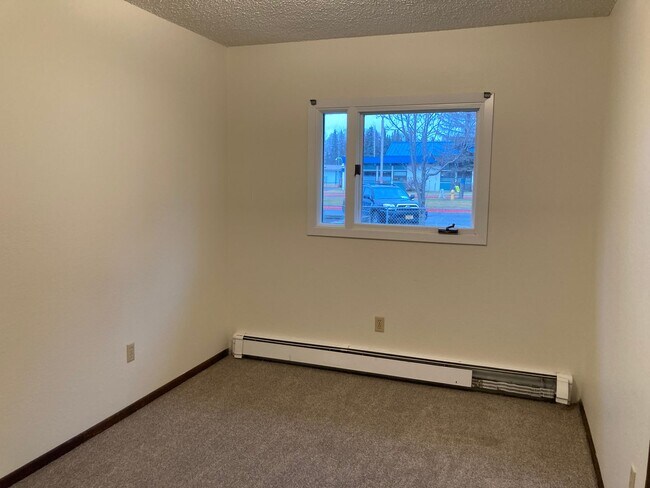 Building Photo - 3 Bedroom Ranch Style Home in Rogers Park!