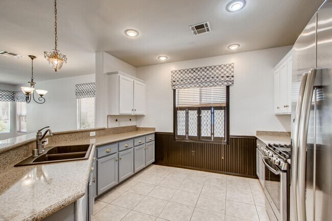 Building Photo - Stunning 1 Story 2 Bedroom Home in Summerl...