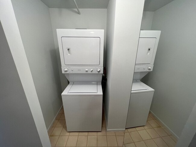 Building Photo - Luxurious 2 Bed 2 Bath Penthouse In Alta V...