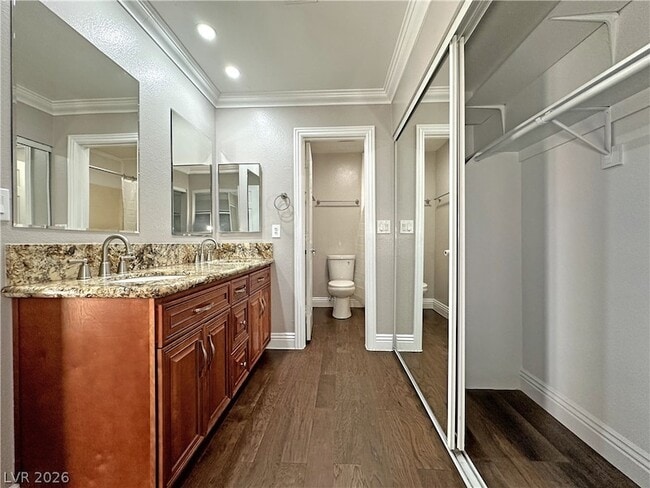 Building Photo - 2414 La Casa Dr