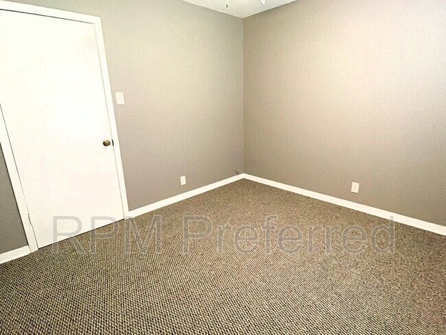 Building Photo - 10506 Rockaway Dr