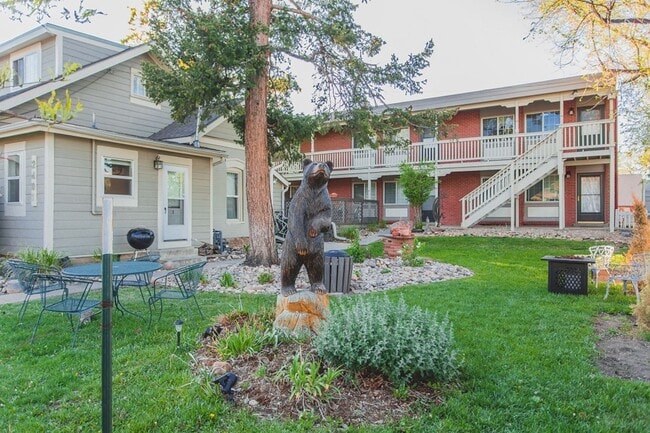 Building Photo - Immaculate Fully Renovated 2 bed/1 bath!