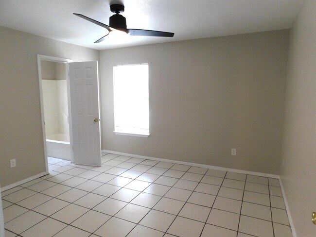 Building Photo - 105 Rockwell Way