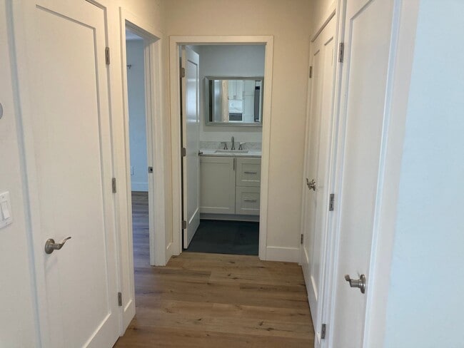 Building Photo - Updated Home in Heart of LA!