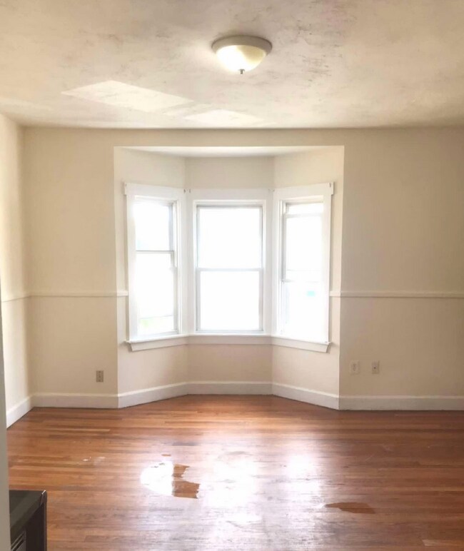 Building Photo - 118 Seabury St