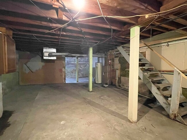 Building Photo - 1018 N Maple St