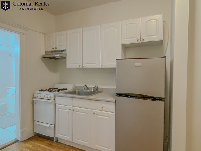 Building Photo - 6 Camelot Ct
