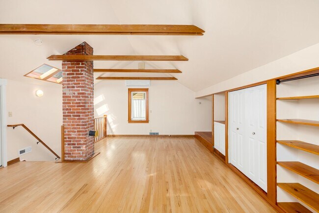 Building Photo - Beautiful 4 Bedroom Near U Village