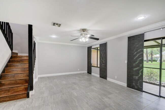 Building Photo - 1105 Maplewood Dr