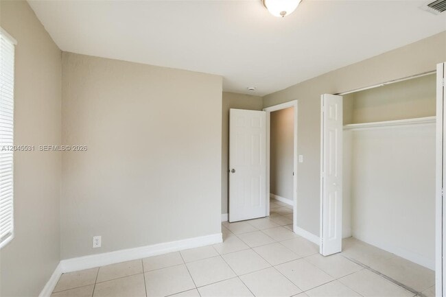 Building Photo - 4951 SW 16th St