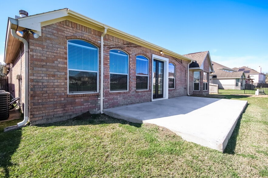 Building Photo - 22 Atascadero Dr