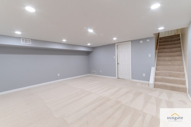 Building Photo - 945 Stormont Cir
