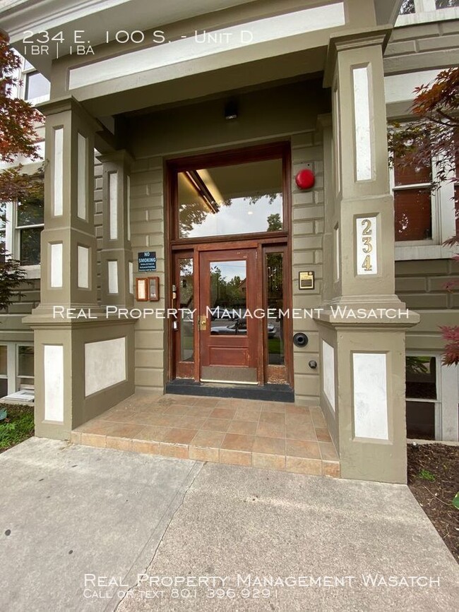 Building Photo - 1 Bedroom 1 Bathroom Unit at The Hollywood!