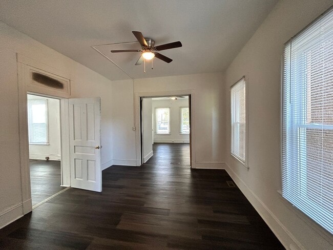 Building Photo - 3208 Carolina Ave