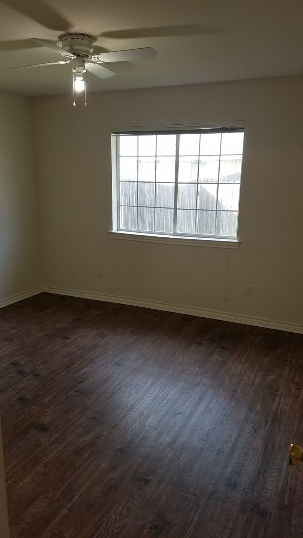 Building Photo - 2300-2302 Pronghorn Lane