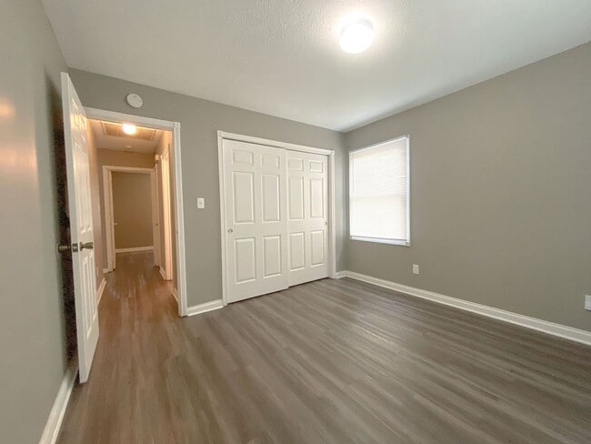 Building Photo - 2 bedroom 1 bath