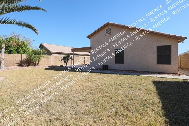 Building Photo - 9316 W Cinnabar Ave