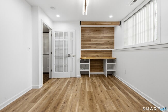 Building Photo - 305 Sylvan St