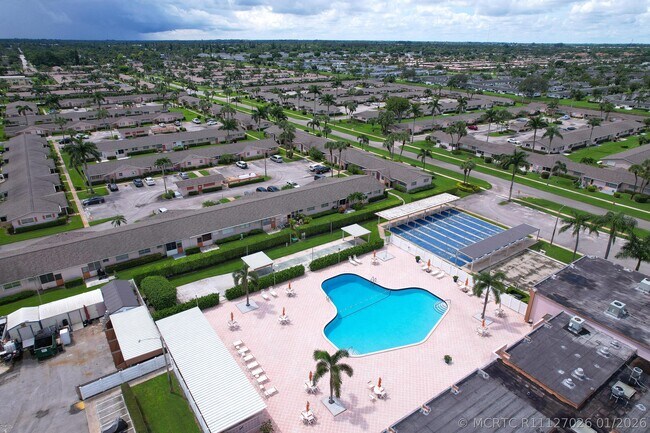 Building Photo - 2567 Dudley Dr E