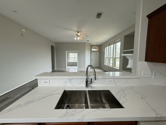 Building Photo - Enjoy living in this single story 3 bedroom+office that has a closet so it could be a 4th bedroom...