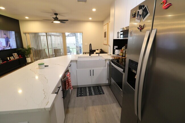 Building Photo - 6848 Brook Hollow Rd