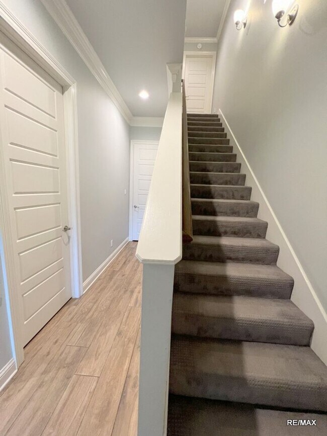 Building Photo - EXQUISITE HOME IN ST. CHARLES COURT OF NOR...