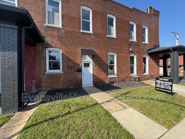 Building Photo - 3036 W Maryland St